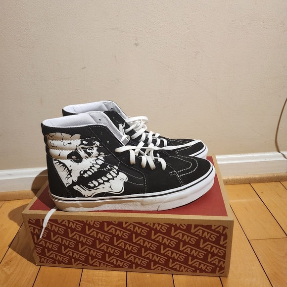 VANS TM BLACK/WHITE GLOW SKULLS SK8-HI SHOES main image 9